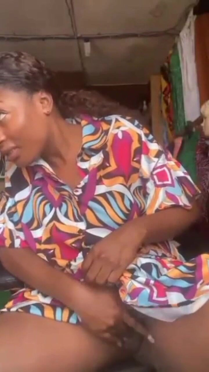 Me and my new slut: Tesão de mamãe se masturbando dentro de sua loja, masterbation...