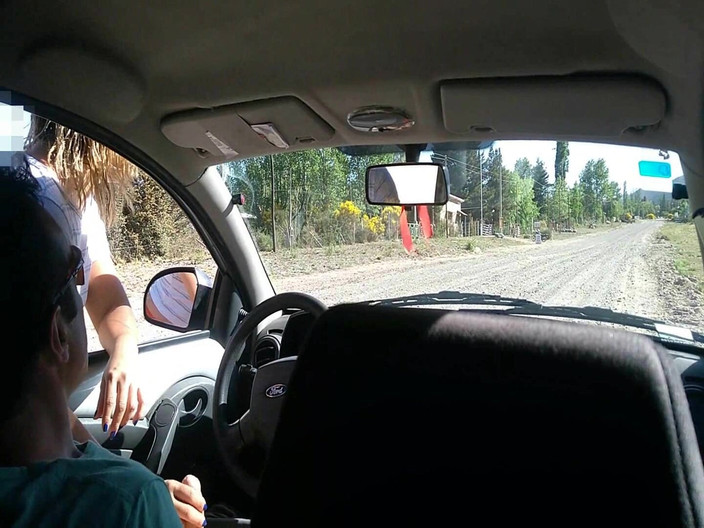 LadyRoma: Невідома тінка мастурбує мене в моїй машині на вулиці