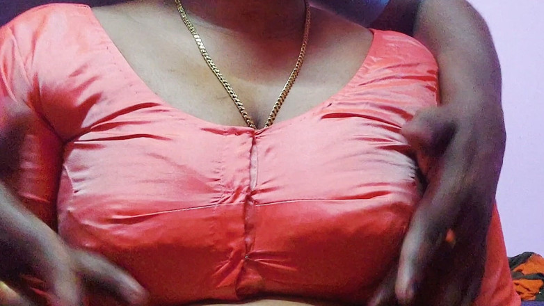 Desi Mohini: Hermanastra super caliente pasa una noche con su hermanastro.