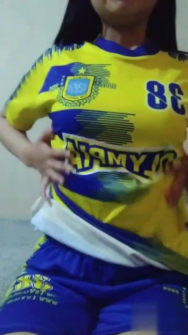 Naughtyteen8276: Un jucător de fotbal sexy dansează bogat