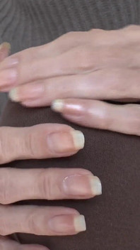 Uñas largas naturales, dedo medio y chasquido de dedos, JOI, Lady Victoria Valente