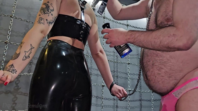 Domestic femdom: Splendi fino a quando non vedi il tuo viso - lattice...