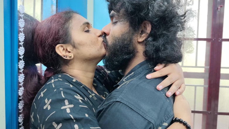 Vaigavarun45: ホットリップロックと舌キス