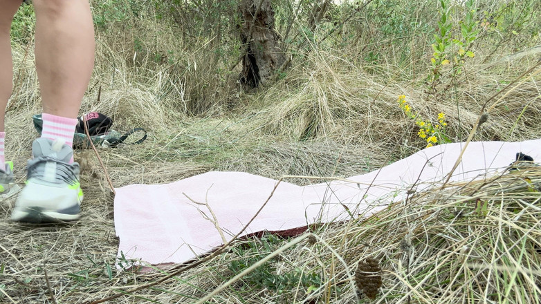 Nicolly Summers: Nhân viên bảo vệ công viên bắt gặp tôi! Anh ấy...