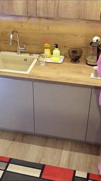 Pacar imut dengan tubuh aduhai ini lagi ngentot memek dan pantatnya di dapur!