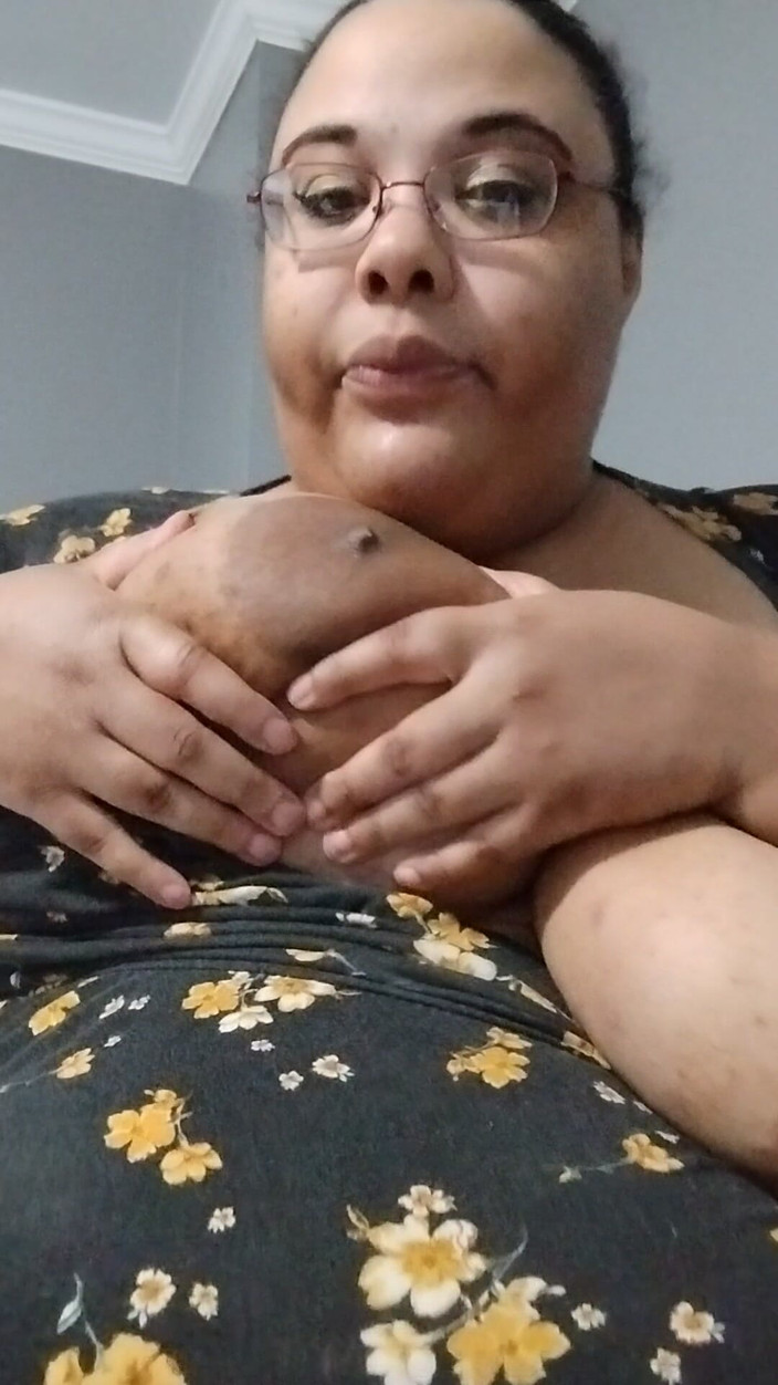 Jessica pigslut: Gioco con le mie grandi tette e leccarmi i capezzoli!