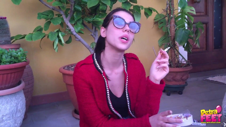 Smokin Fetish: Adorable brunette babe smoking her cigar outdoors