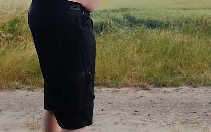 Carmen_Nylonjunge: Krótki spacer w białych majtkach