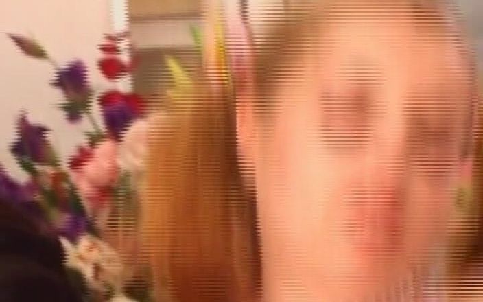 Enjoy German porn: Alemã milf compartilha pau grande com uma loira gostosa