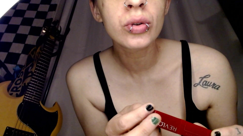 Abby Anna: แอพลิเคชันลิปสติกสีแดงหนา