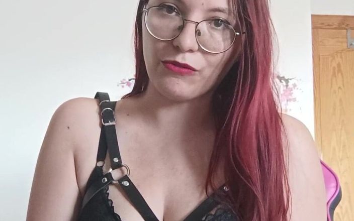 Softbrattypuppy: Duitse meesteres beveelt je om pik te zuigen en sperma...