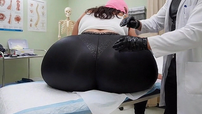 Xprohibidox1: Médico mascarado faz massagem pervertida na bunda de óleo para paciente...