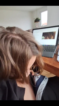 Att redigera våra egna videor gör henne väldigt kåt och cockhungry