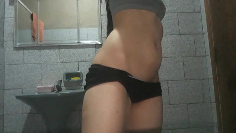 Little Ant2: 你想在浴室里操我？