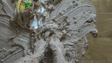 Monica Crush: Menghancurkan kue telanjang