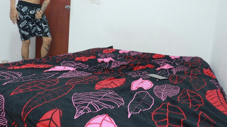 Jamesxd1010: Aku pengen banget ngentot sama abang tiriku di ranjang, jadi...