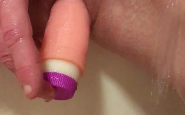 Smilis: Dildo in shower &amp; pussy