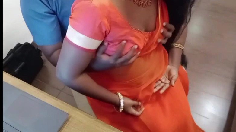 Luxmi Wife: Isteri mengongkek pengurus di pejabat saree lutsinar