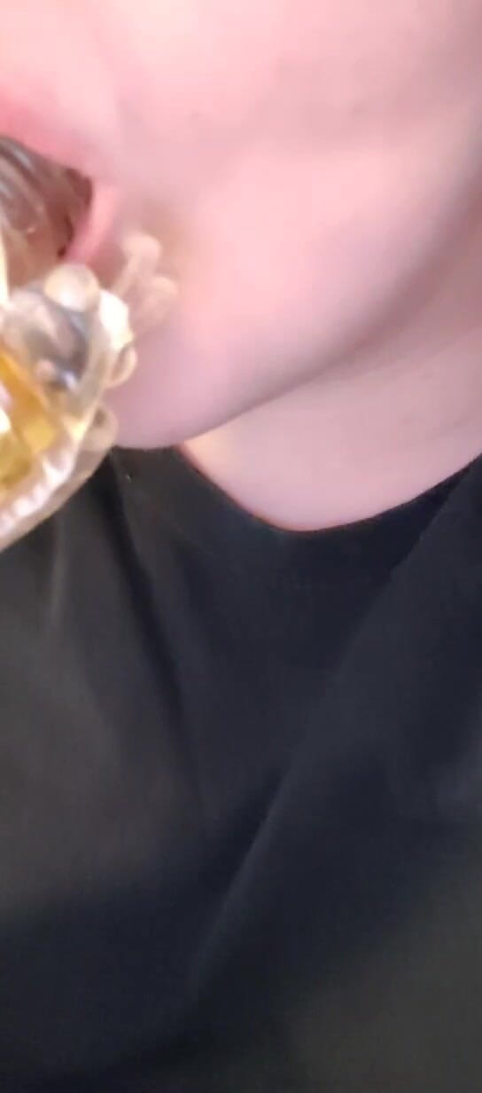 Selffuck: 用我的假阳具口交 - 我要吹你的鸡巴