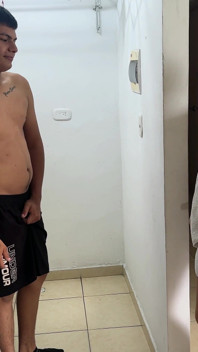 我性感的大屁股继妹用她的内裤给我惊喜，非常饥渴的女孩吮吸我美味的鸡巴