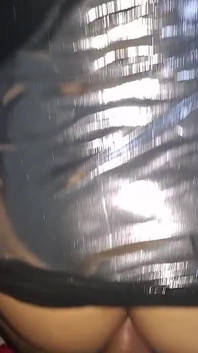 Vergine anale prende un enorme cazzo nel suo bel culetto