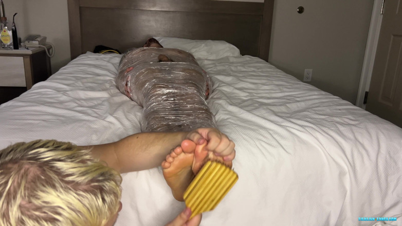 Ticklish Chubs: Alexandra Mummifiée