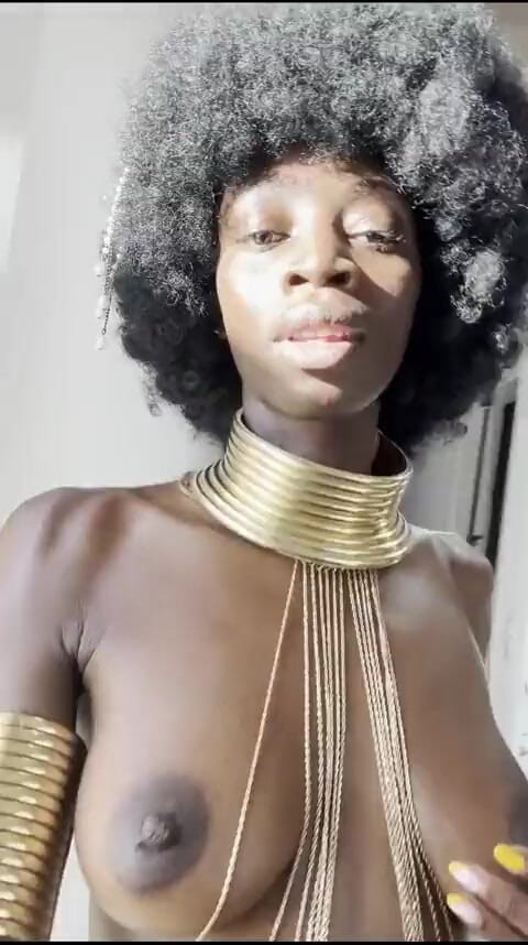Missblackreey: Nghi lễ niềm vui của nữ thần châu Phi nhỏ...