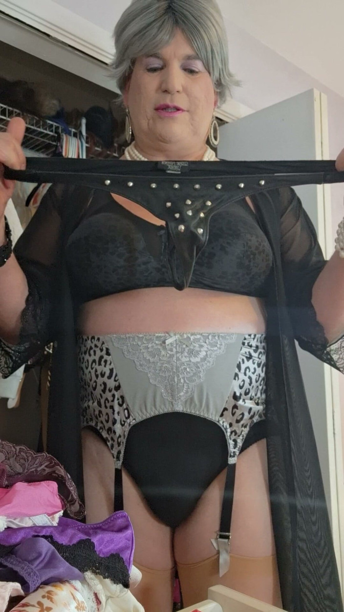 Victoria Lecherri: Do You Want to Play with My Panties?