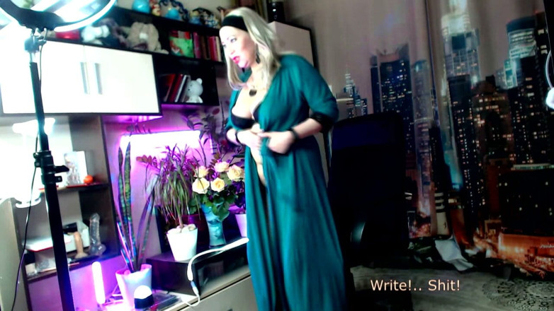 AimeeParadise: Aimee hot milf: ya, aku adalah pelacur bejatmu! Entot aku...