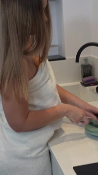 Nena tetona caliente quería un poco de semen fresco