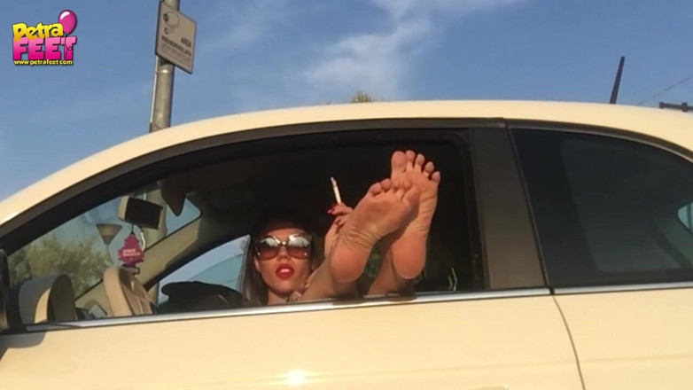 Smokin Fetish: Foot fetish in car with hot teen