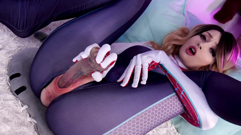 Eva Barbie: सौतेली बहन को ग्रेजुएशन के लिए लंड मिलता है