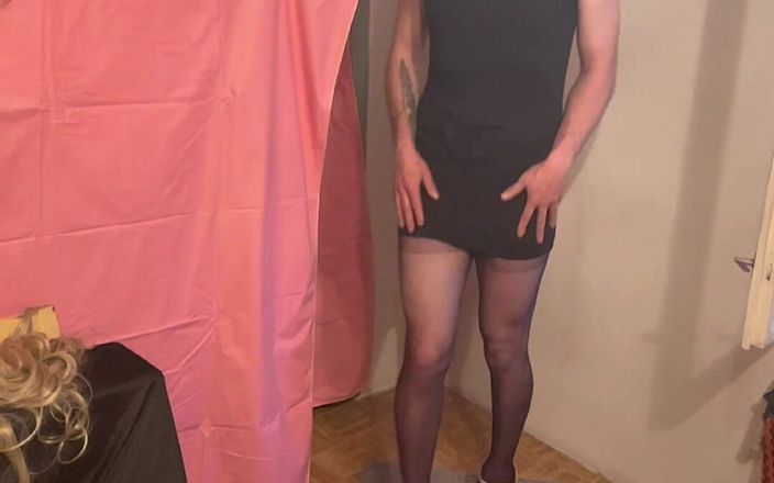 Laura Luiscz: Pelatihan cat walk sissy crossdresser