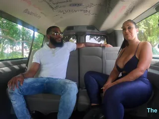QueenRogue and MassagebyBlack fuck in Bus