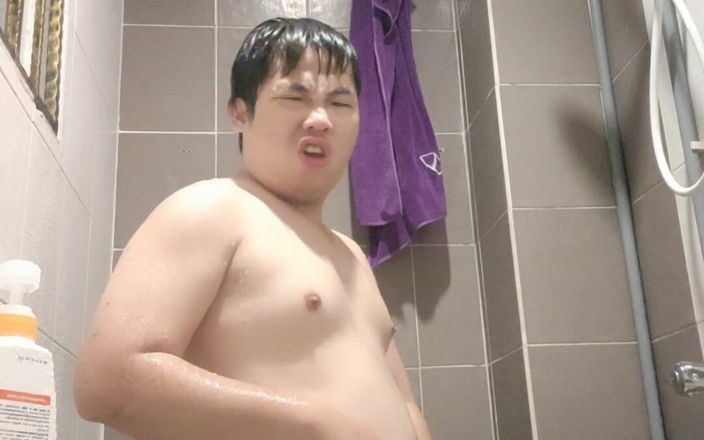 Shyboymasturbate: 자지를 빨아주는 통통한 소년