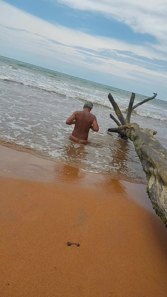 Ladysilvas: Sissy Ladysilva na pláži opálená nahá předvádí svůj sexy mark...