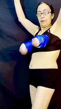 Peitos em Bondage Blue Tape HD