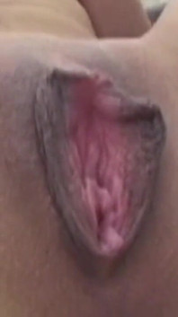 Brunetka MILF uwielbia palce przed bałaganem na twarzy