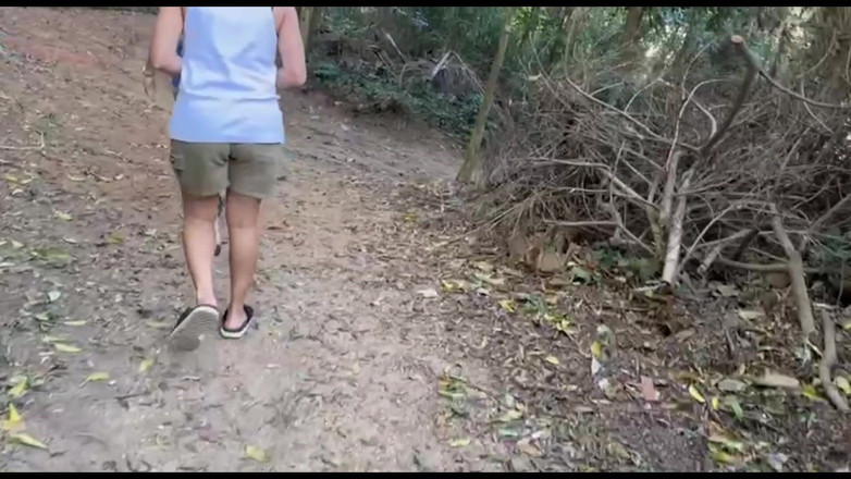 Lidi Ferrari: Jag gick ut i bushen med den snygga killen, det...