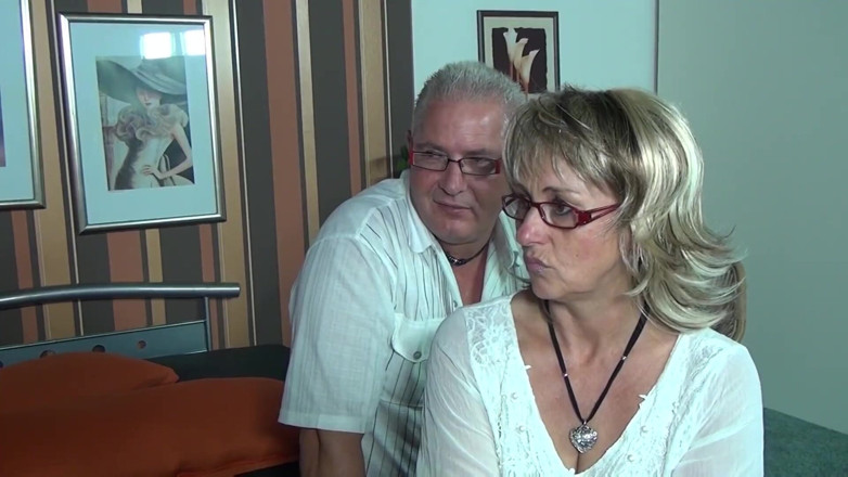 Swinger Friends Germany: Housewife always yodels during sex, something has to change