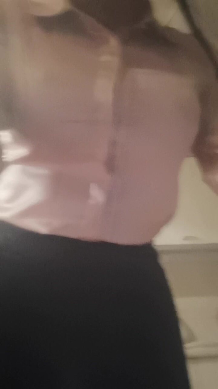 Yusti: Crodreisser Excited with Satin Blouse Solit
