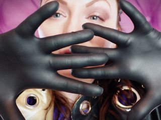 Arya Grander: Чорні нітрилові рукавички, гарячі звуки від Ар&#039;ї Грандер