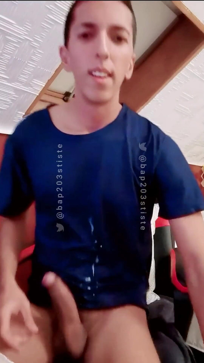 baptiste_petit: Pobre camiseta azul ...