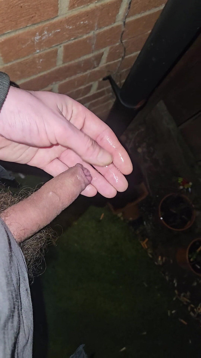 Smoking stoker: Piscia, si sega e fuma