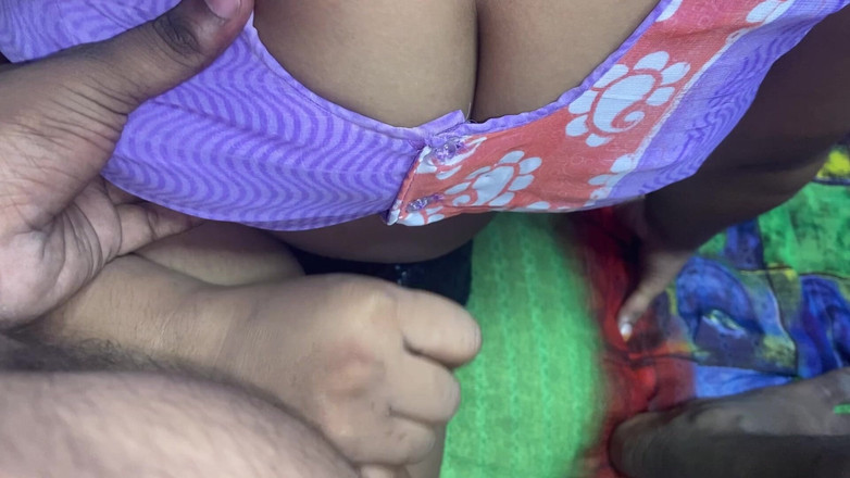 Angoori: Desi Indian Girlfriend Ko Momos Khila Kar Oyo Room Me...