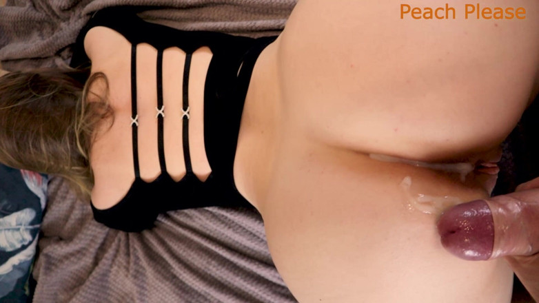 Peach Please: Người lạ xinh đẹp, lỗ đít từ câu lạc bộ tham lam...