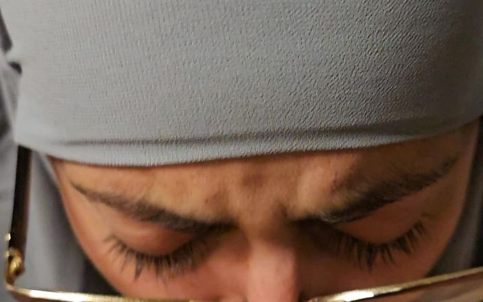 MiaNIqab: Primer plano mamada con gafas Mia Niqab
