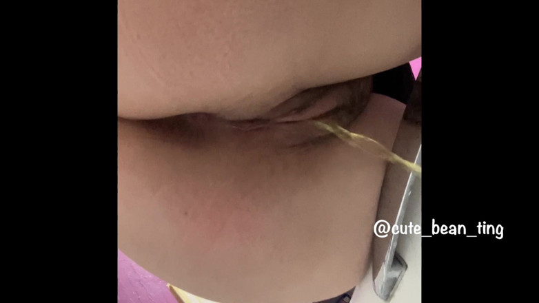 Alice Bean: Đi tiểu rậm lông