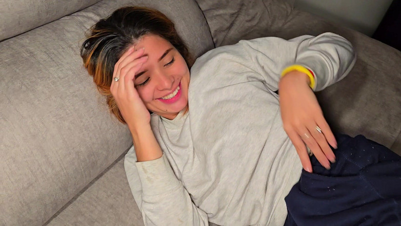 Labestiaylabella: 발에 정액으로 따먹히는 발정난 배다른 여동생