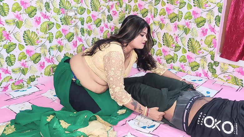 Horny Rose: Ev sahibi kiralık yeni evli yengeyi sikiyor